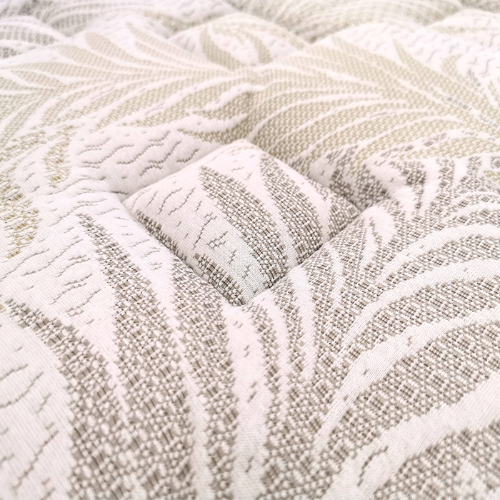 colchon-serta-king-wonder-gris-rac Colchón Serta King Wonder en recámara moderna con ropa de cama gris